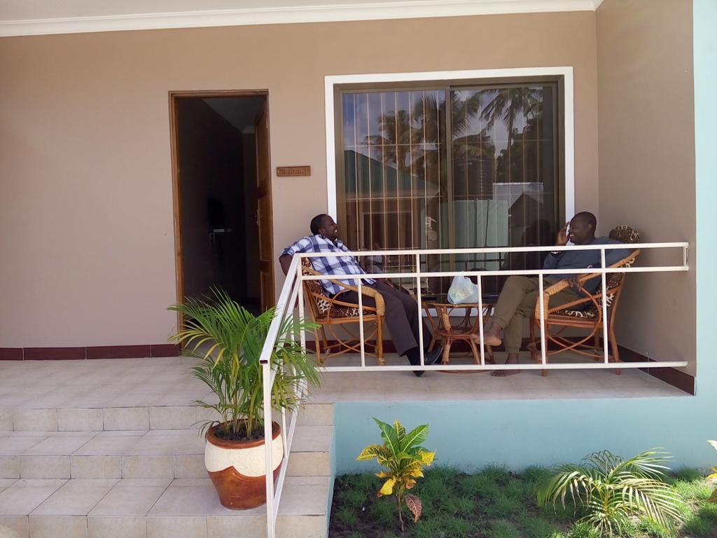 Mara Courtyard Lodge Dar es Salaam Extérieur photo