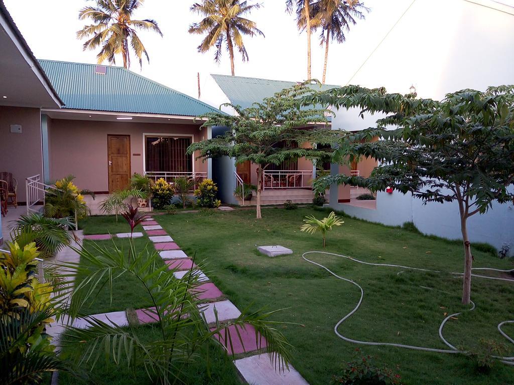 Mara Courtyard Lodge Dar es Salaam Extérieur photo