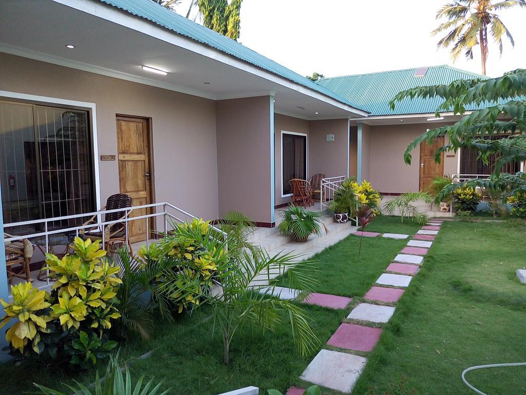 Mara Courtyard Lodge Dar es Salaam Extérieur photo